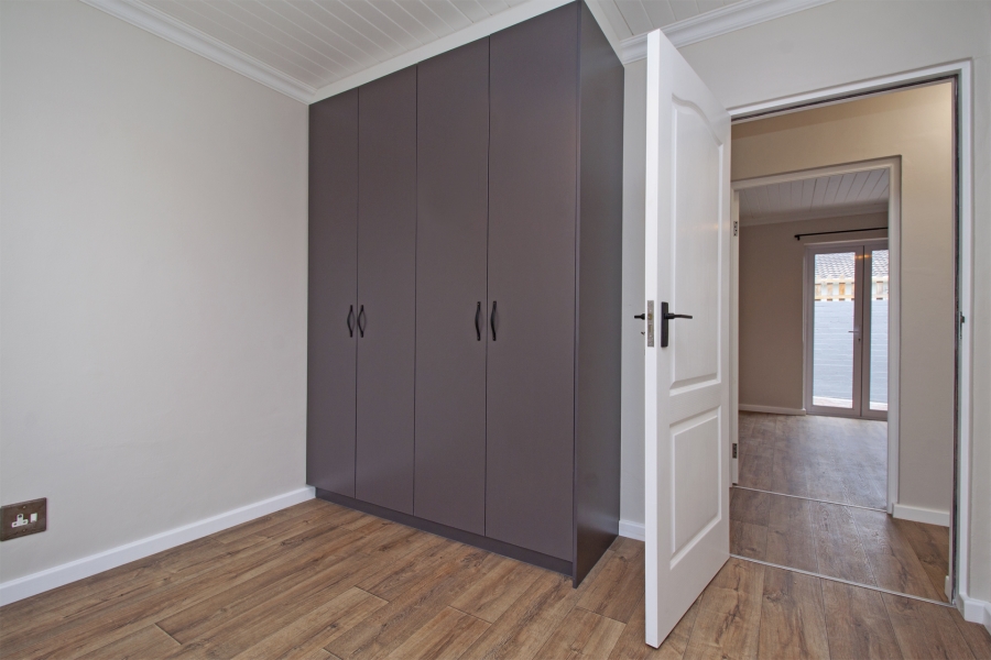 To Let 3 Bedroom Property for Rent in Sunnydale Western Cape